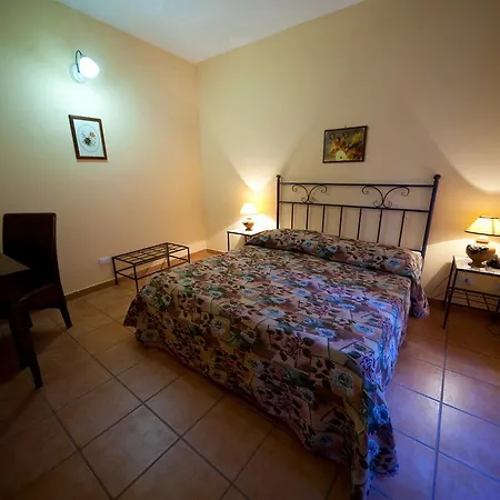 Masseria Rocca Di Gonato Фермерский дом Кастельбуоно